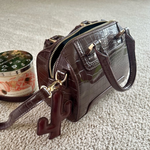 Cute little brown bag, worn once, never reach for it. - Picture 4 of 4